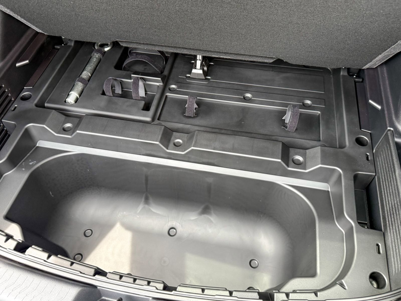 2025 Chevrolet Equinox EV RS - Photo 40