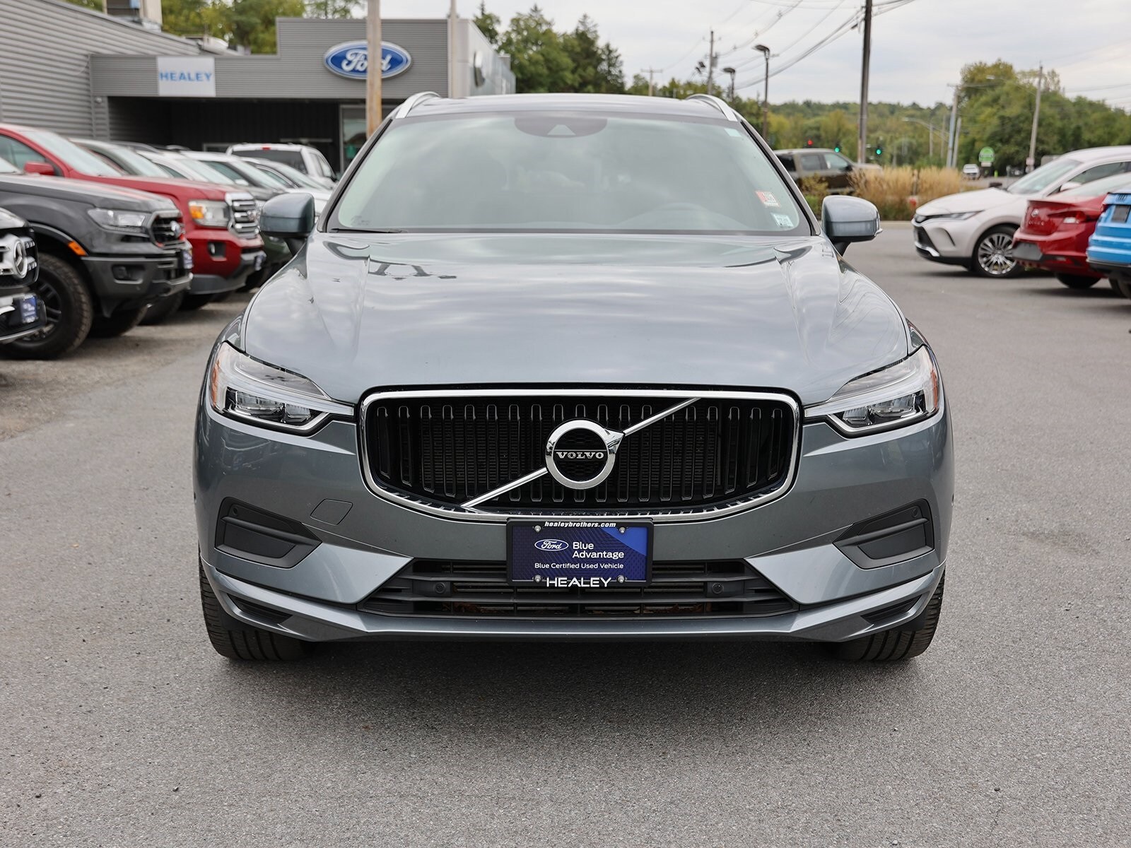 2019 Volvo XC60 T5 Momentum photo 2