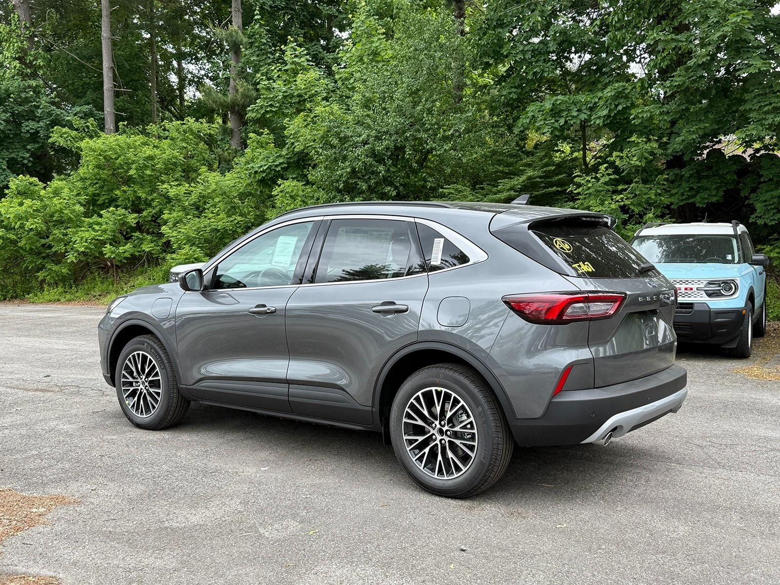 2025 Ford Escape photo 2