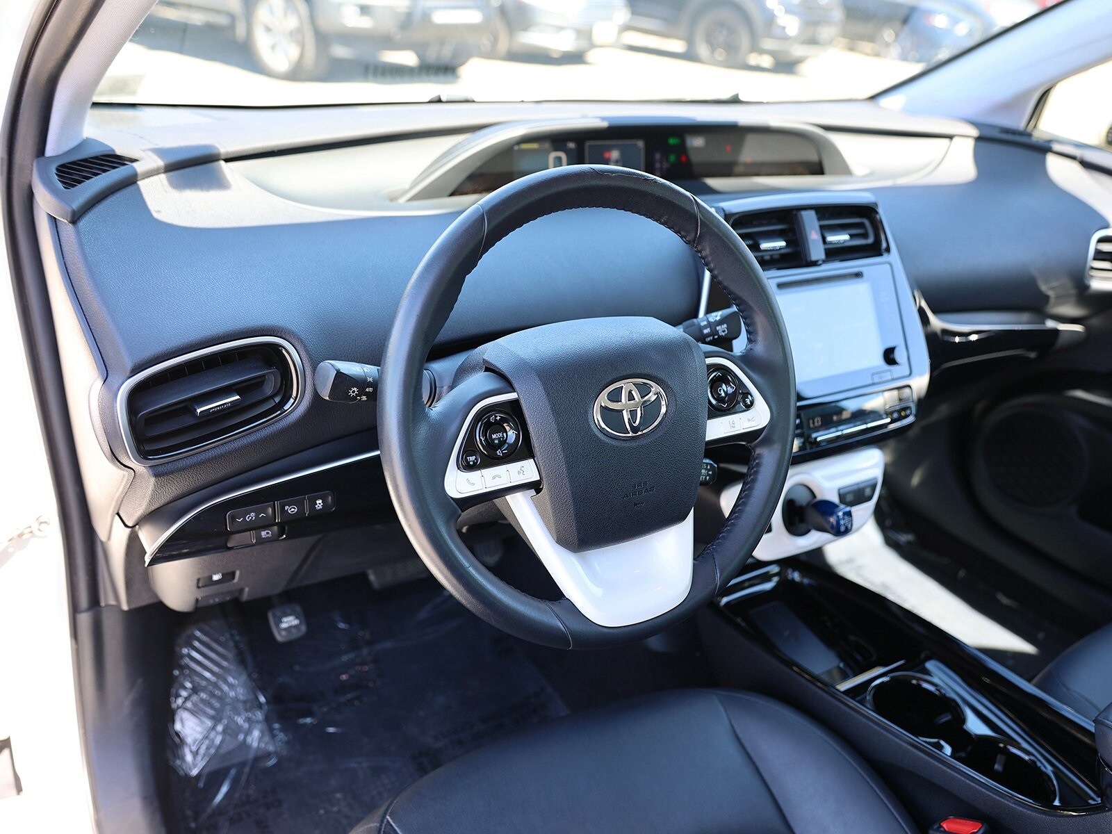2017 Toyota Prius Four photo 3