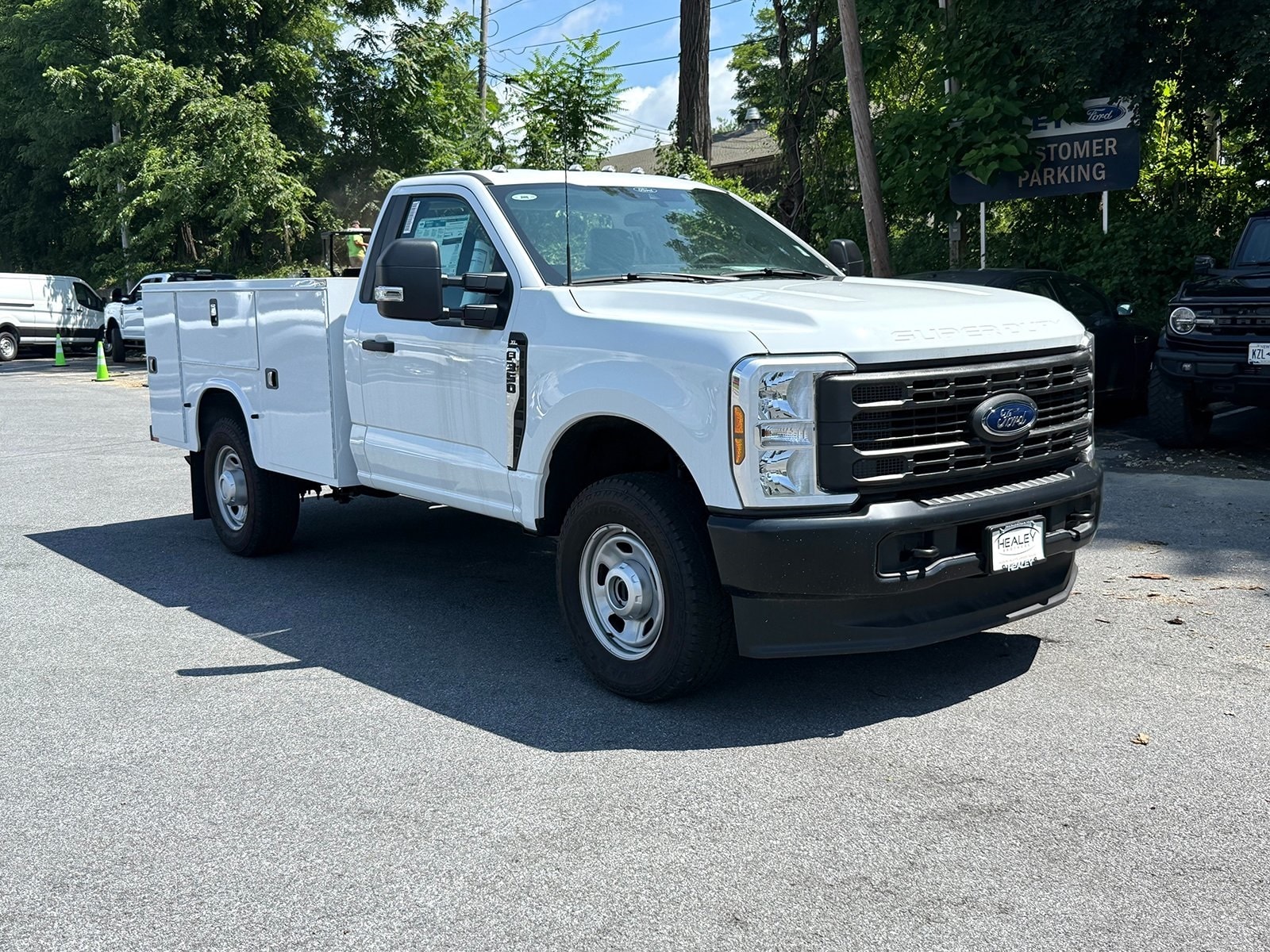 2024 Ford F-350 Chassis Truck Regular Cab 