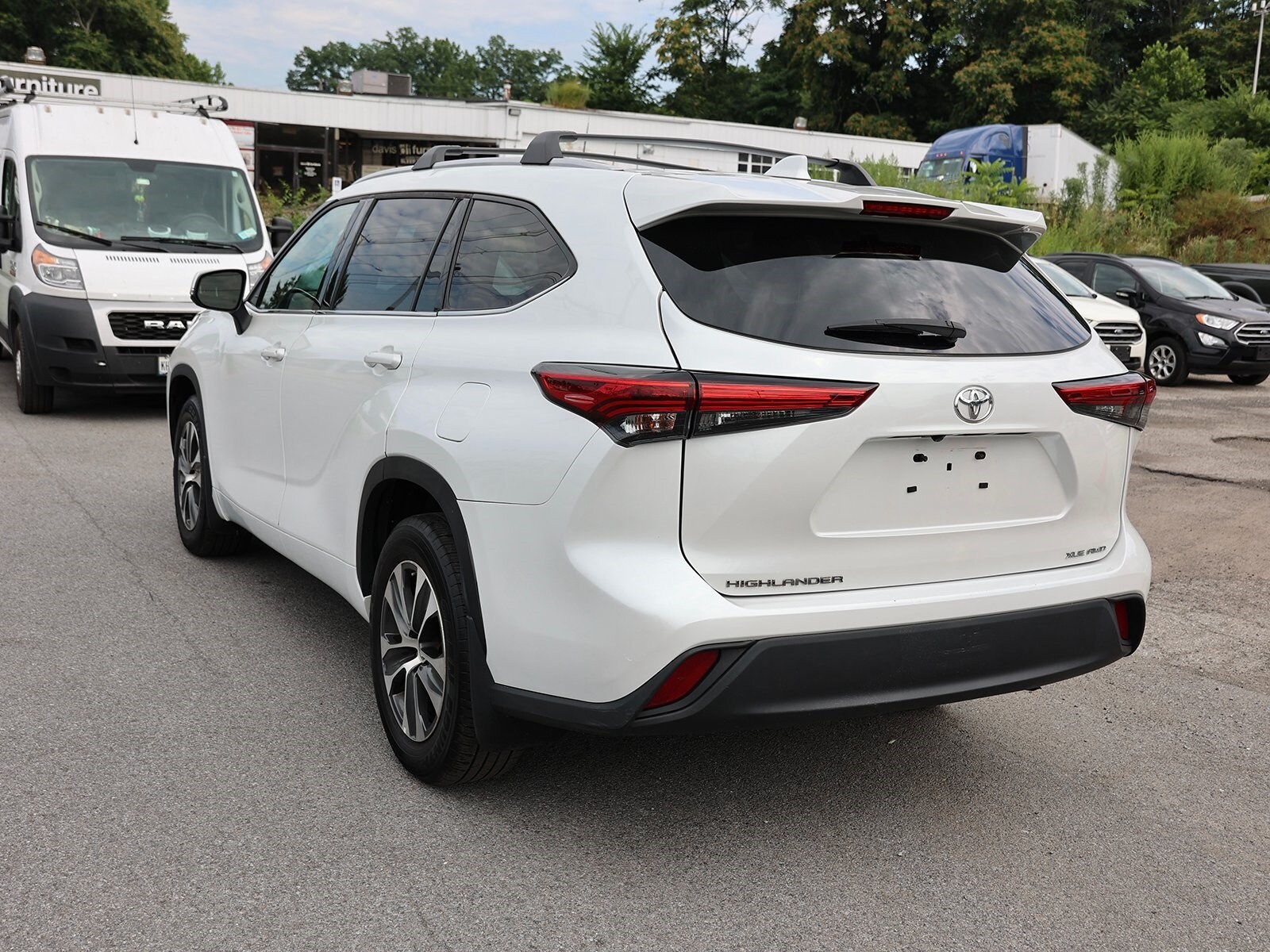 2022 Toyota Highlander XLE photo 2