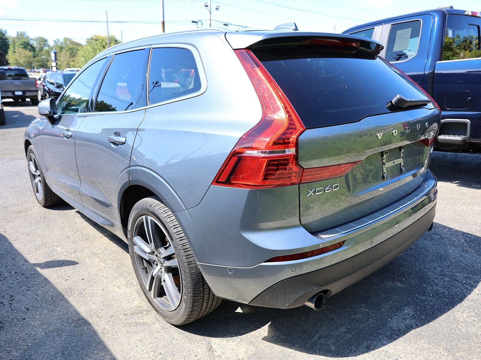 2019 Volvo XC60 T5 Momentum photo 2