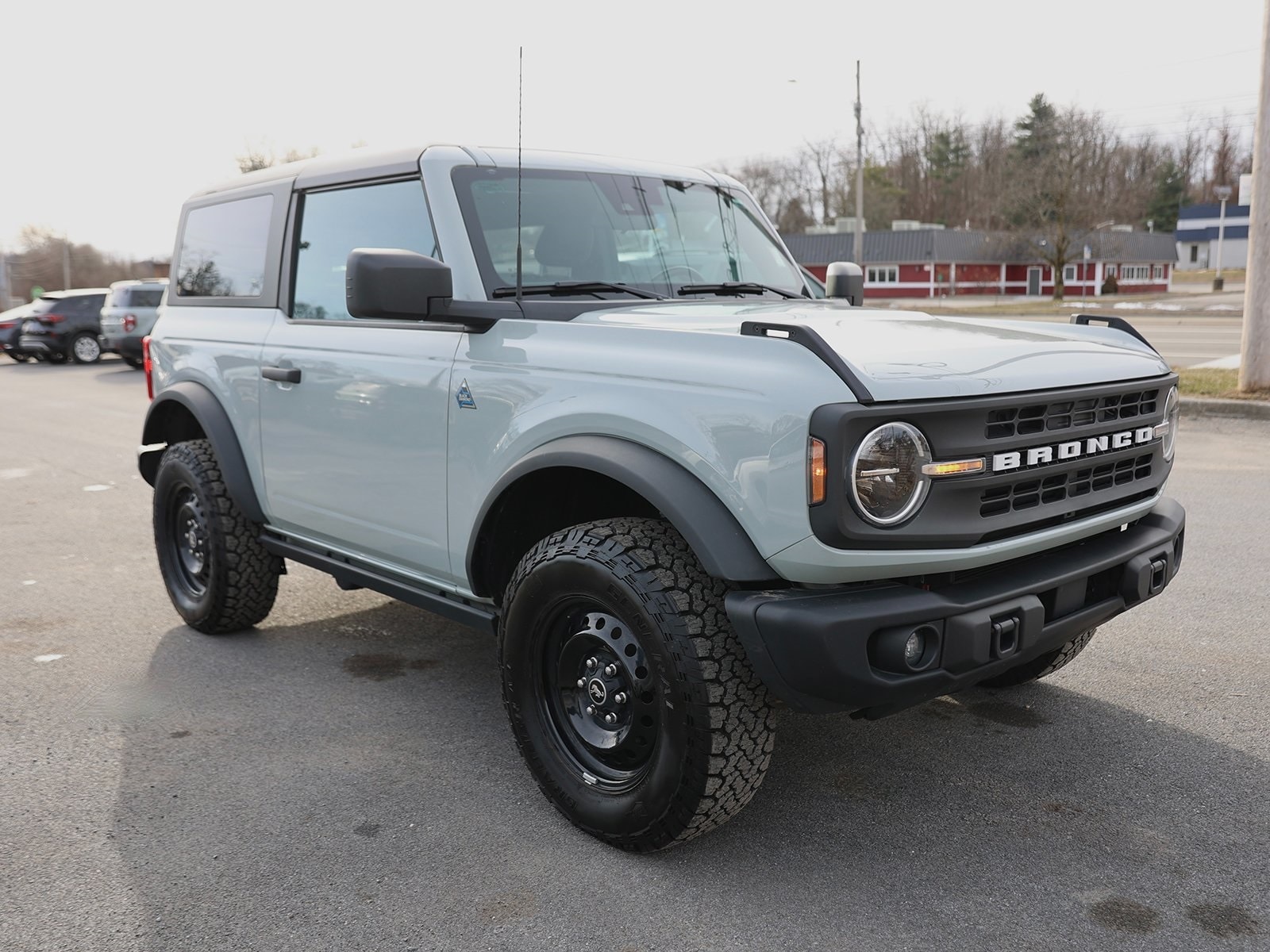 2023 Ford Bronco 2-Door Black Diamond's photo
