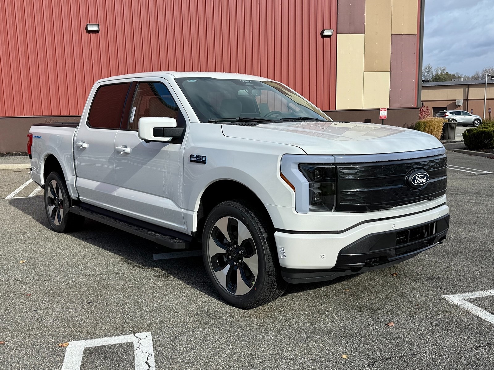 2025 Ford F-150 Lightning Platinum's photo