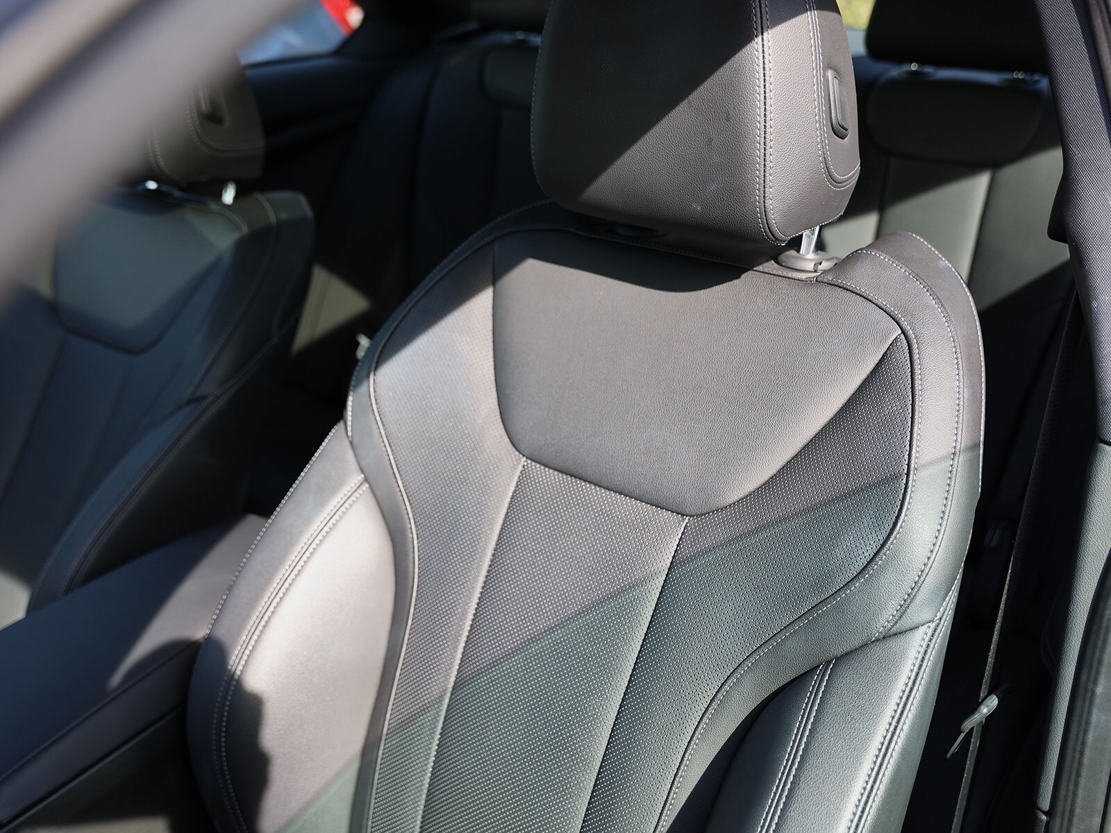 2023 Bmw 230i xDrive Coupe photo 4