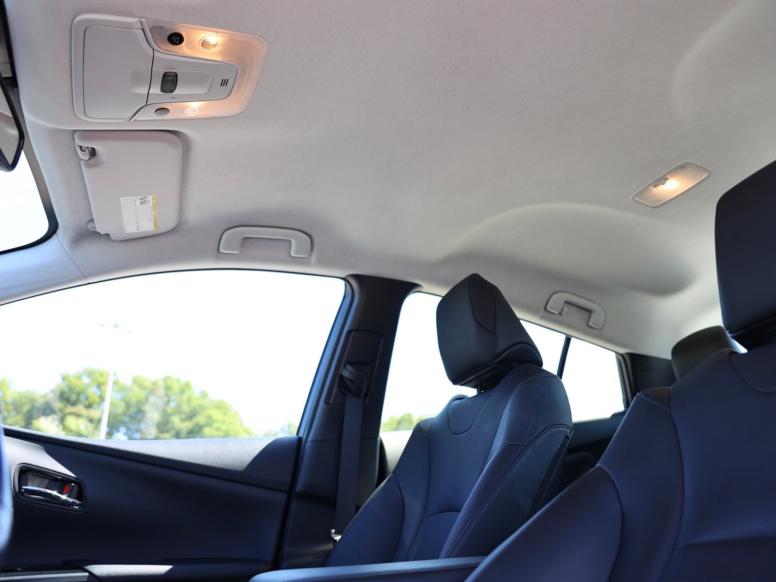 2017 Toyota Prius Four photo 4