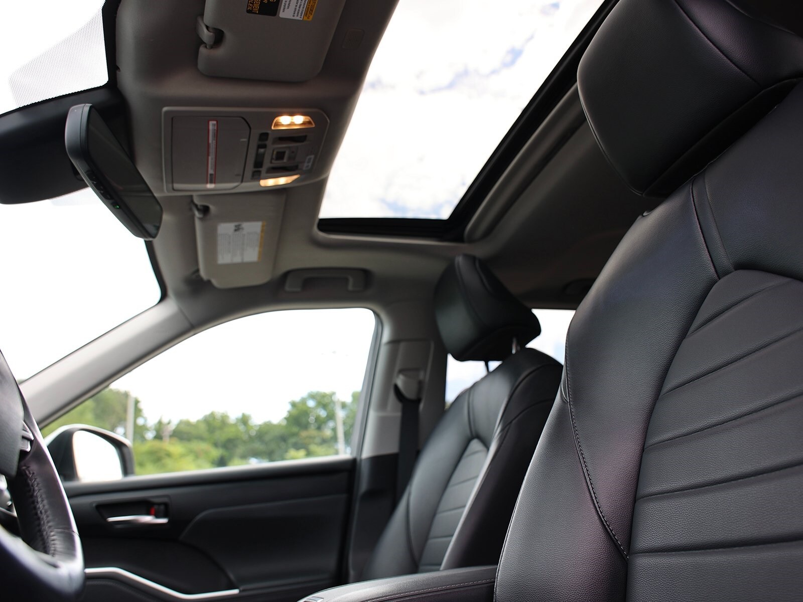 2022 Toyota Highlander XLE photo 4