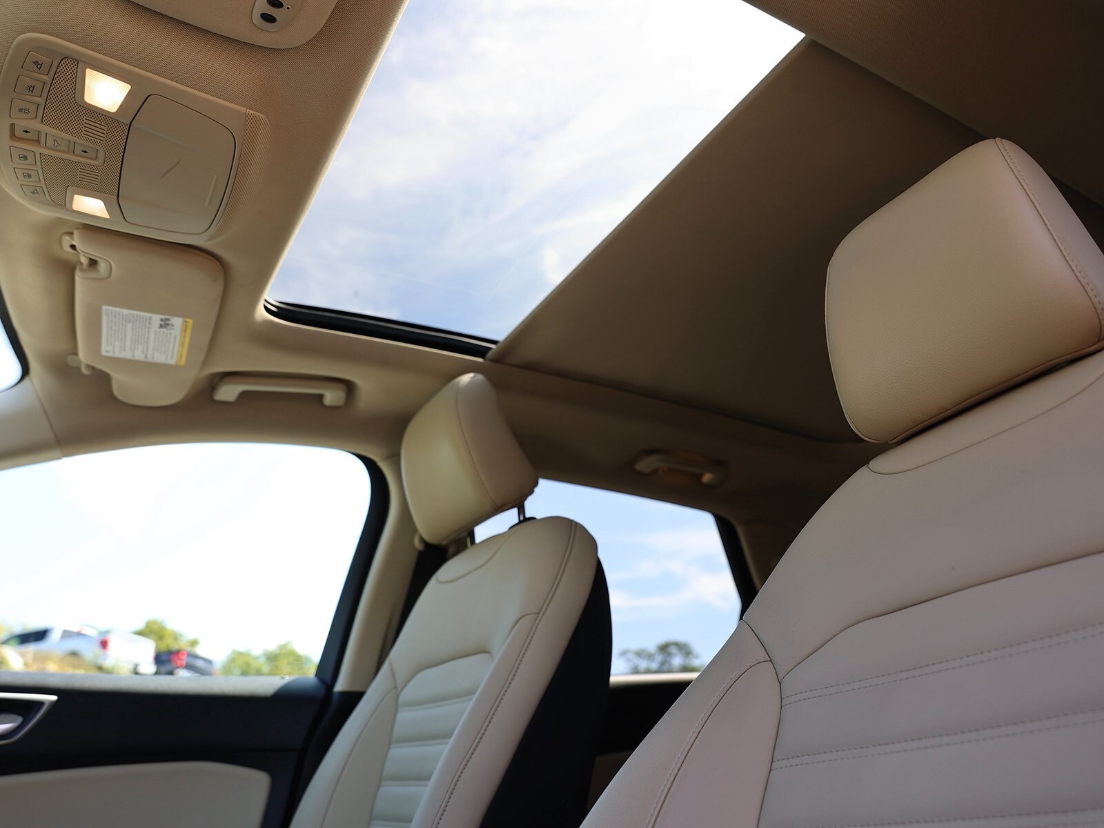 2021 Ford Edge SEL photo 4