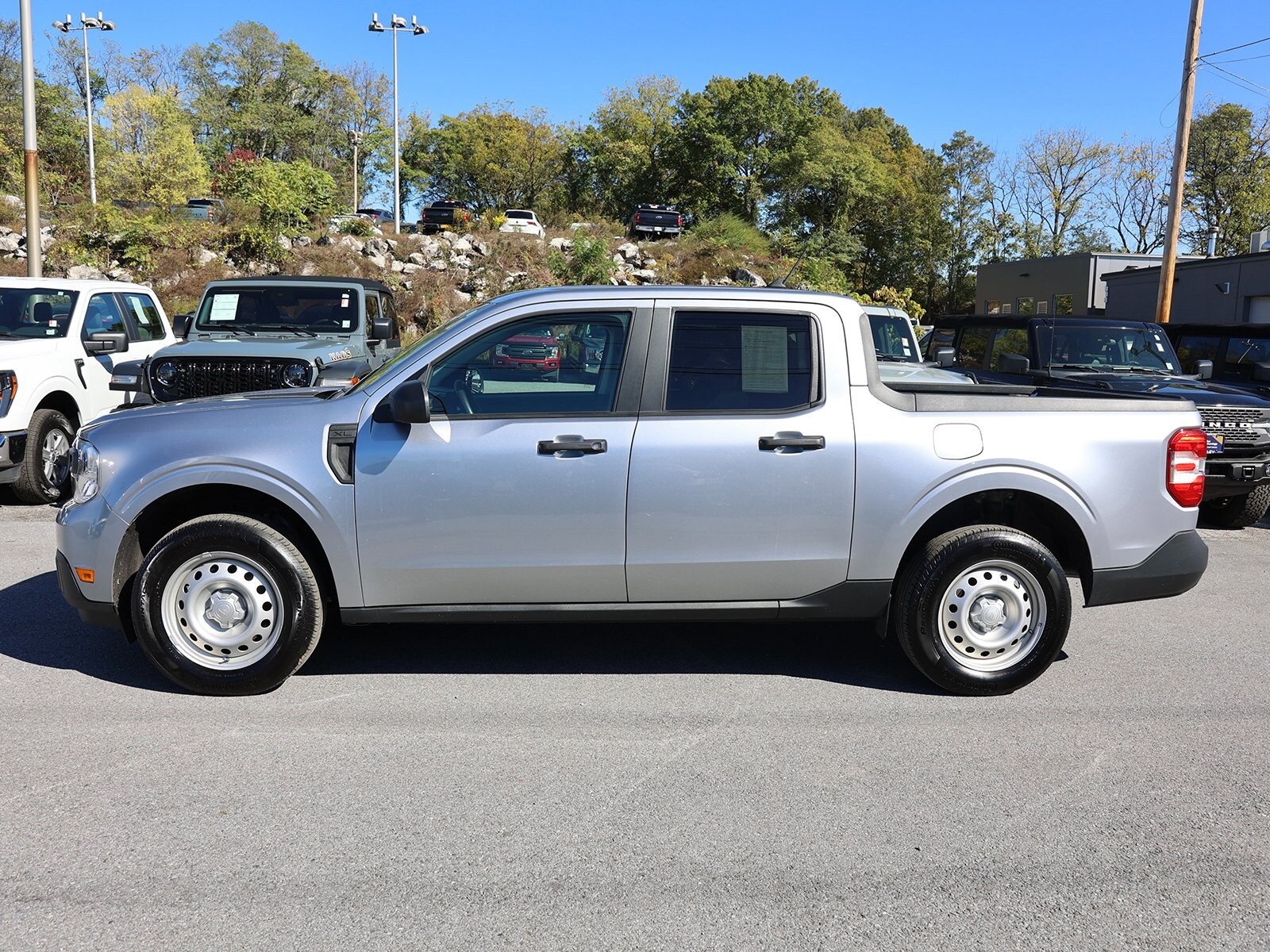 2023 Ford Maverick XL photo 2