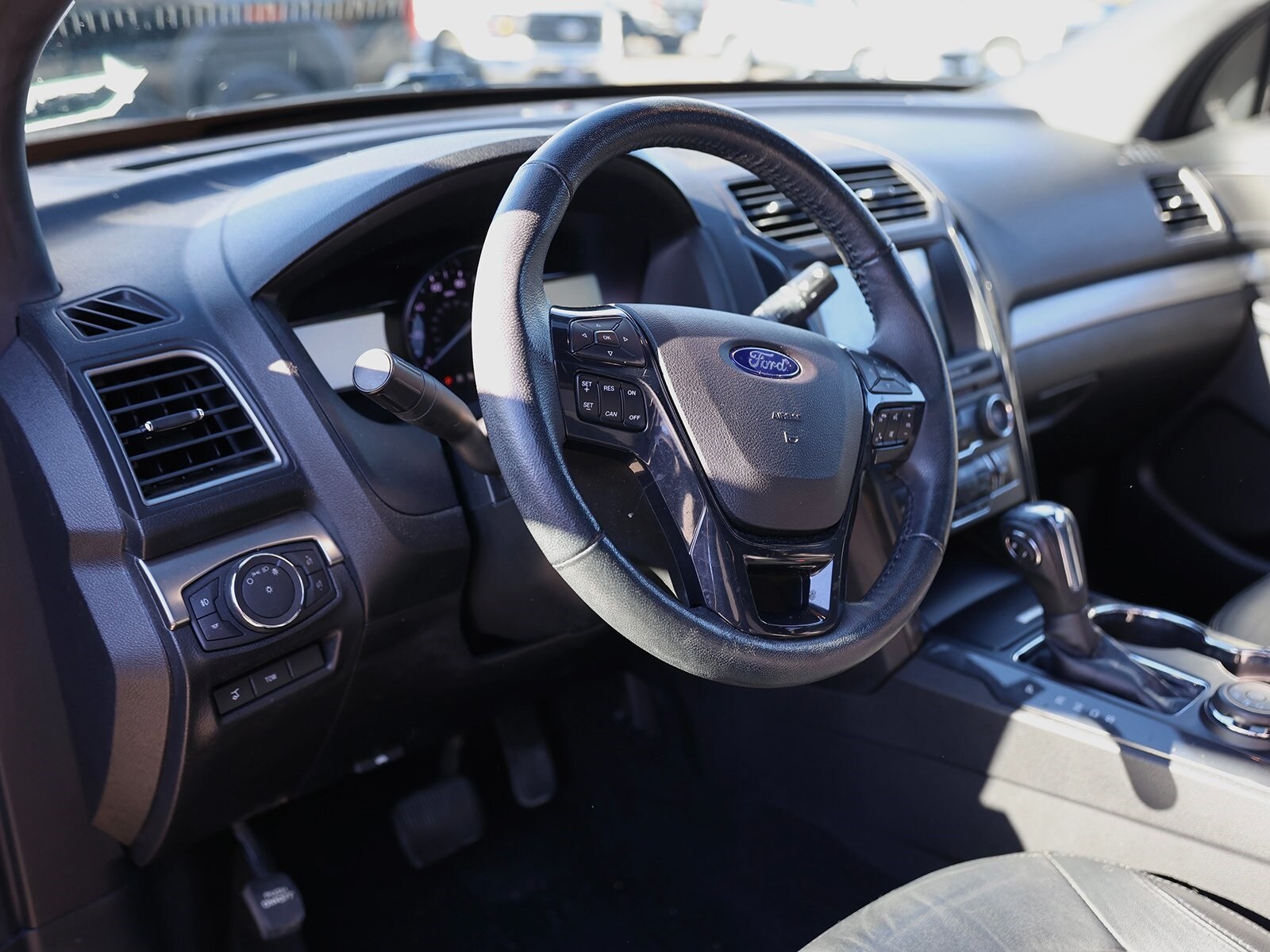 2018 Ford Explorer XLT photo 3