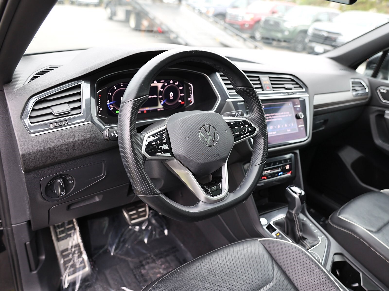 2022 Volkswagen Tiguan SEL Premium R-Line photo 2
