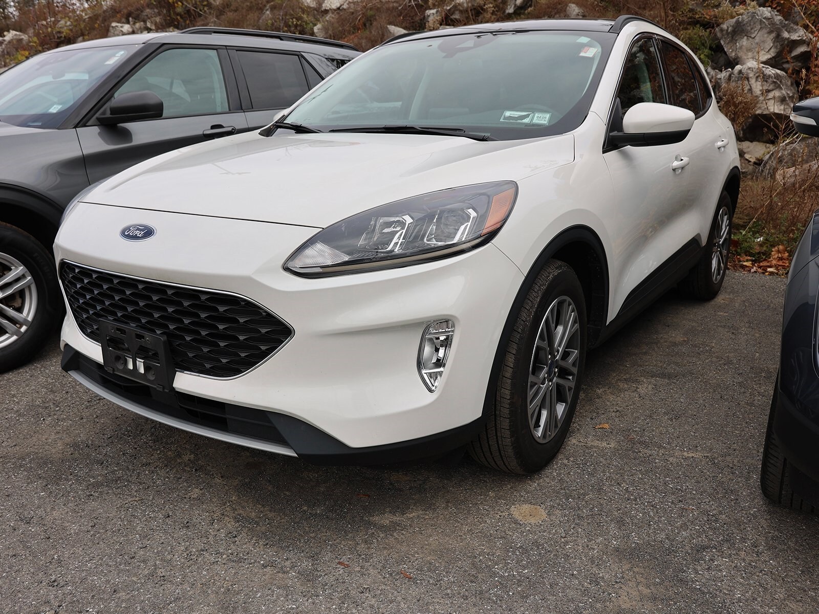 2022 Ford Escape SEL photo 2