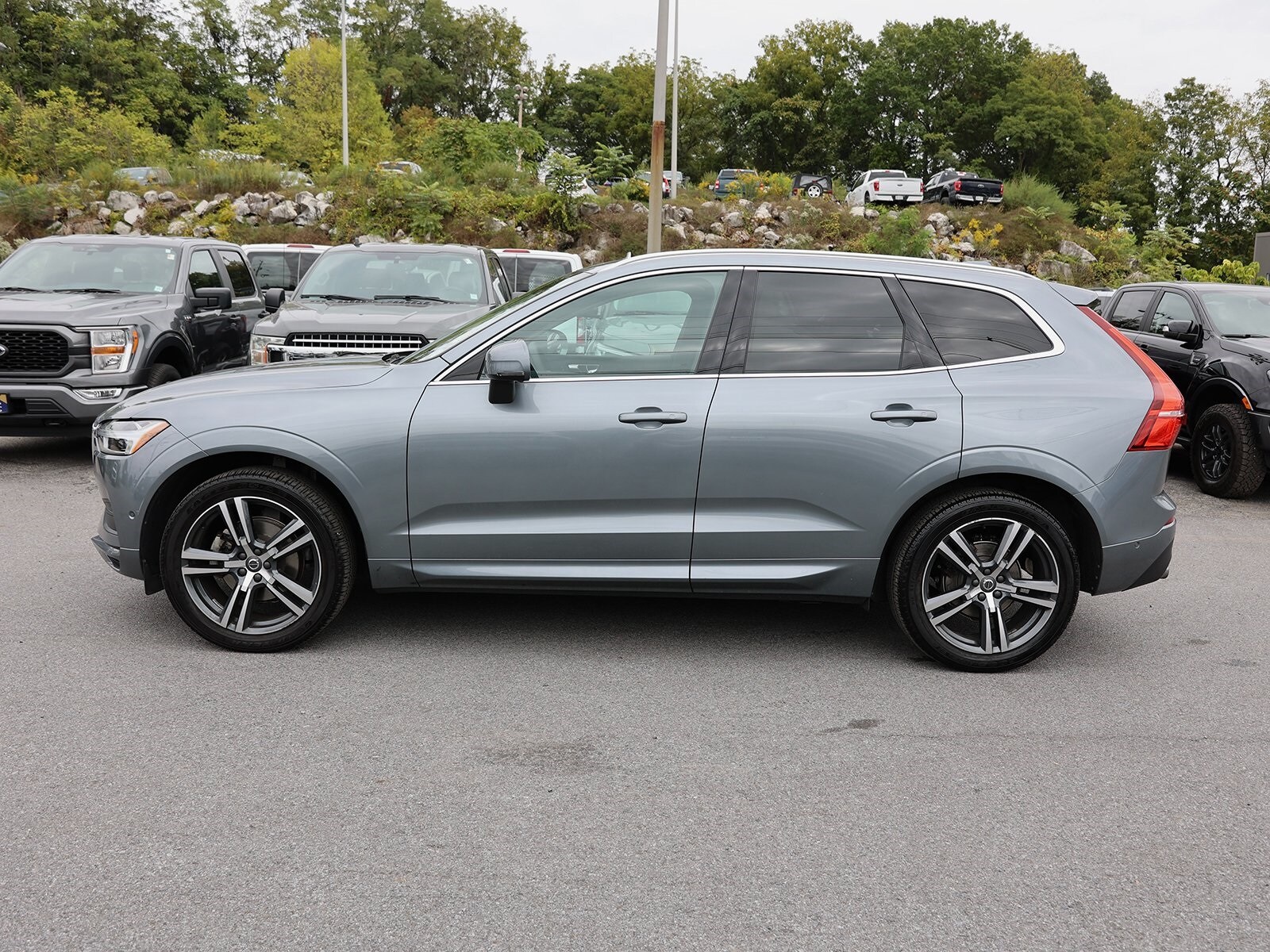 2019 Volvo XC60 T5 Momentum photo 4