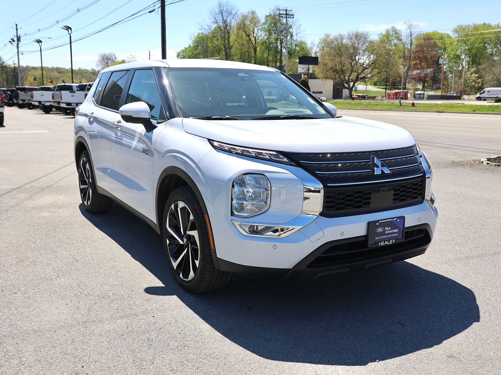 2024 Mitsubishi Outlander Plug-in Hybrid SE S-AWC's photo