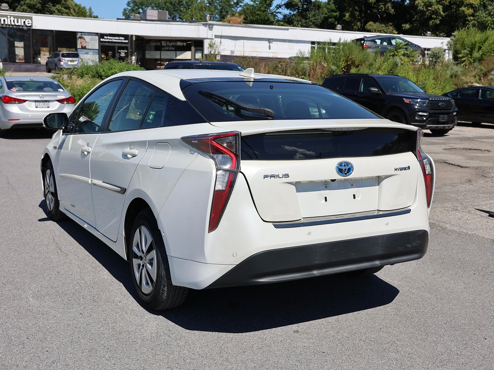 2017 Toyota Prius Four photo 2