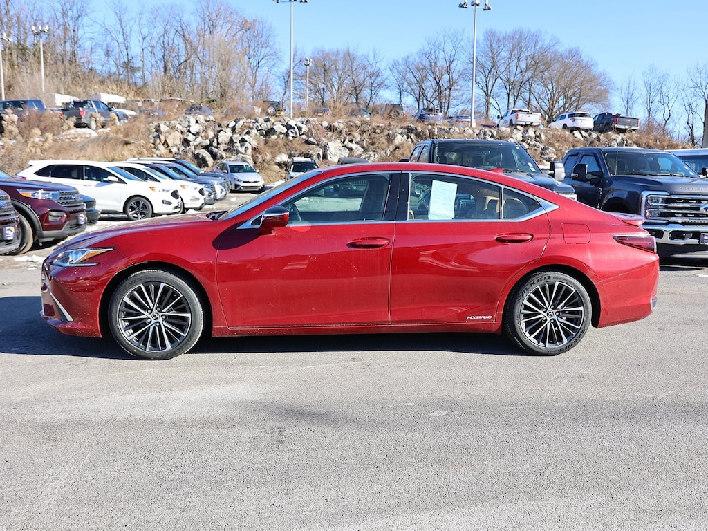 Certified 2022 Lexus ES 300h Sedan
