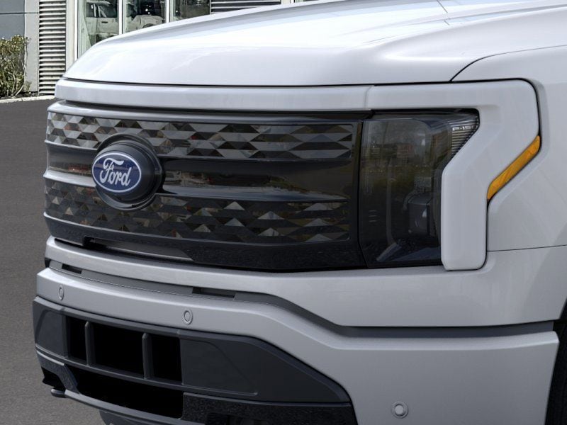 2025 Ford F-150 Lightning Platinum - Photo 17