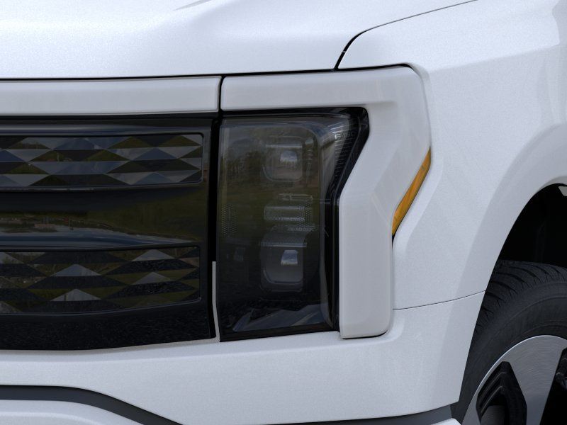 2025 Ford F-150 Lightning Platinum - Photo 18