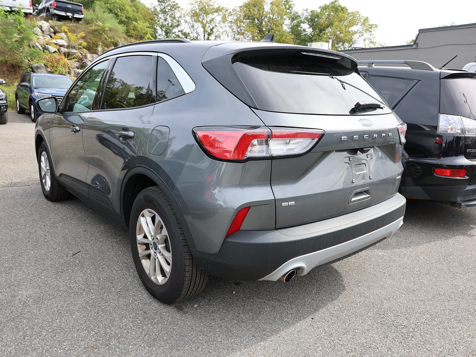 2022 Ford Escape SE photo 2