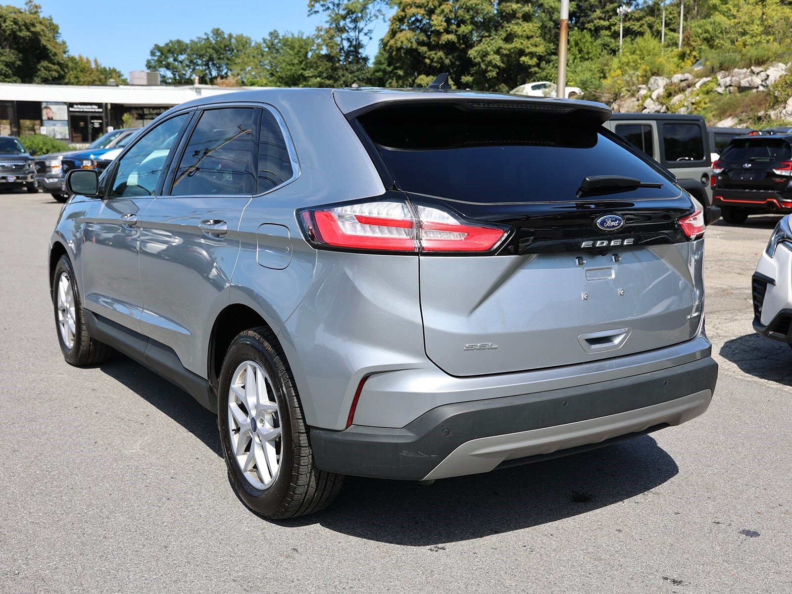 2021 Ford Edge SEL photo 2
