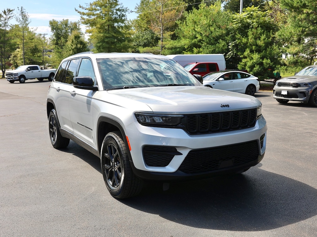 Used 2024 Jeep Grand Cherokee Laredo SUV