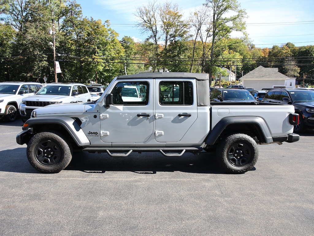 Used 2023 Jeep Gladiator Sport Truck Crew Cab