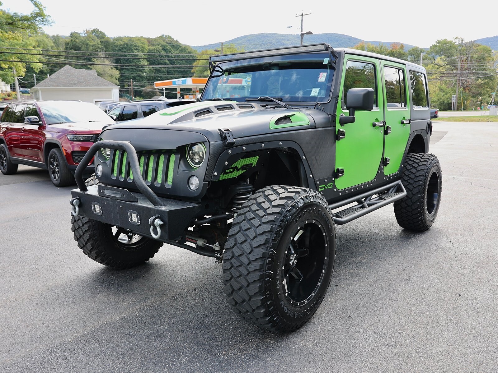 2014 Jeep Wrangler Unlimited Sahara photo 2