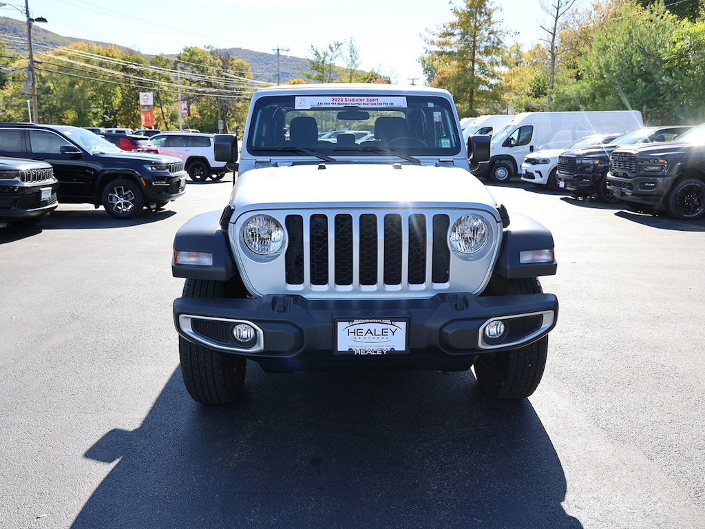 Used 2023 Jeep Gladiator Sport Truck Crew Cab