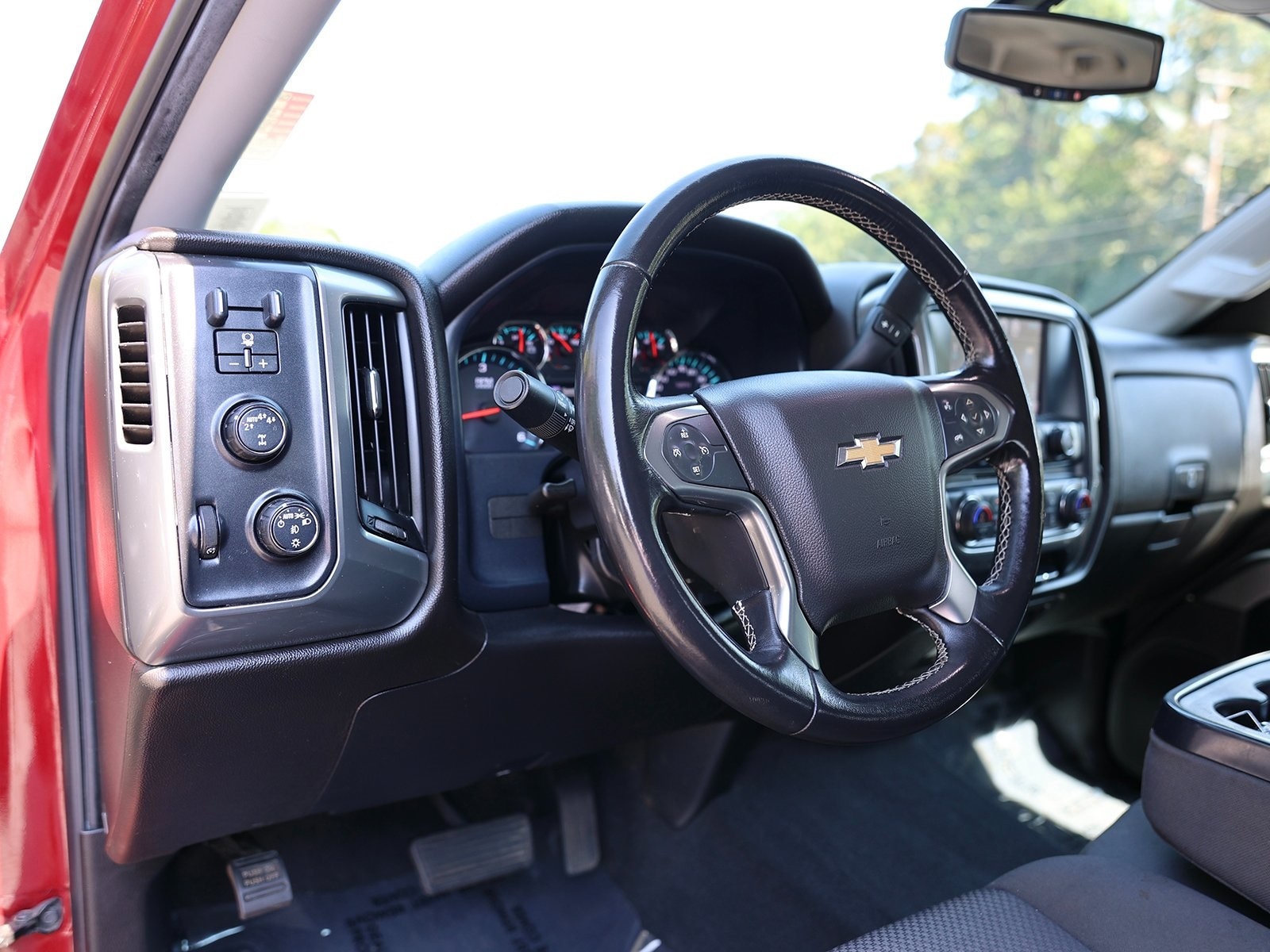 2019 Chevrolet Silverado 1500 LT photo 3