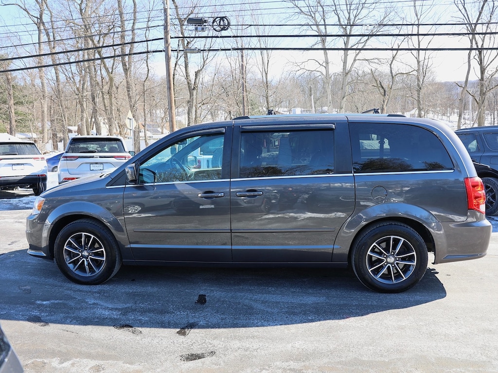 Used 2017 Dodge Grand Caravan SXT Van