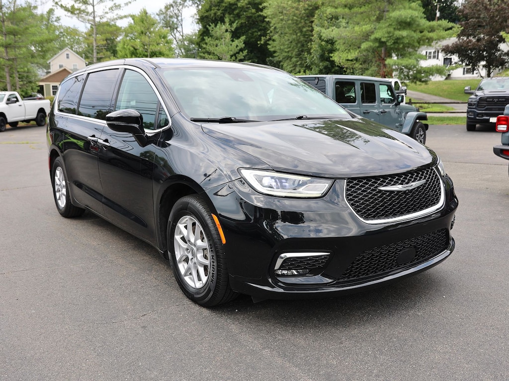 Used 2024 Chrysler Pacifica Touring L Van Passenger Van