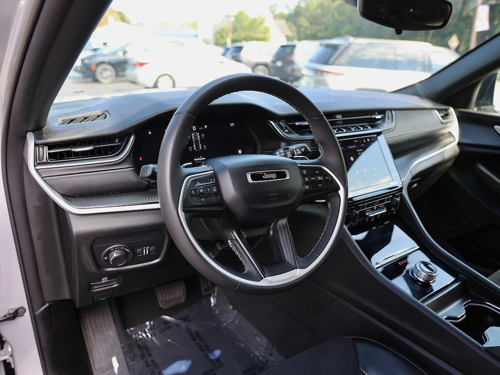 Used 2024 Jeep Grand Cherokee Laredo SUV