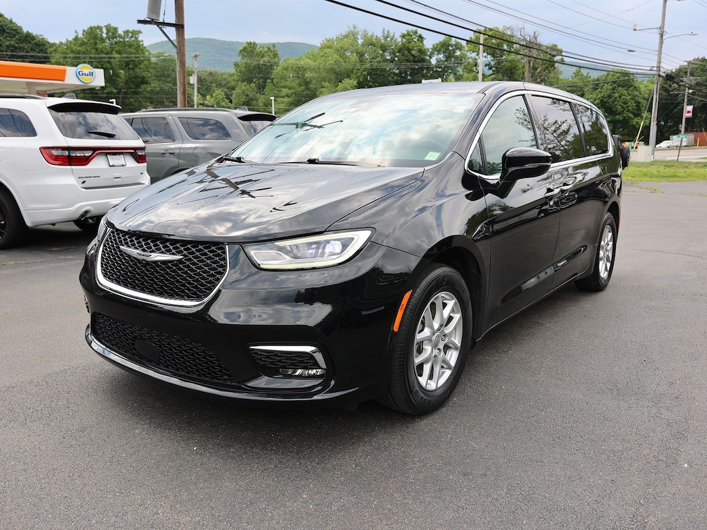 Used 2024 Chrysler Pacifica Touring L Van Passenger Van