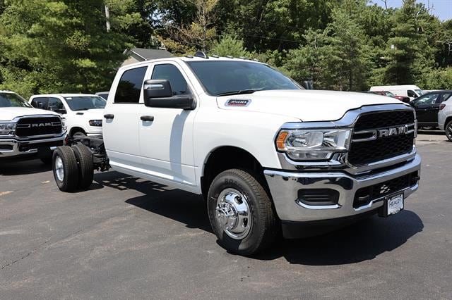 2024 Ram 3500 Chassis Cab 3500 TRADESMAN CREW CAB CHASSIS 4X4 60' CA
