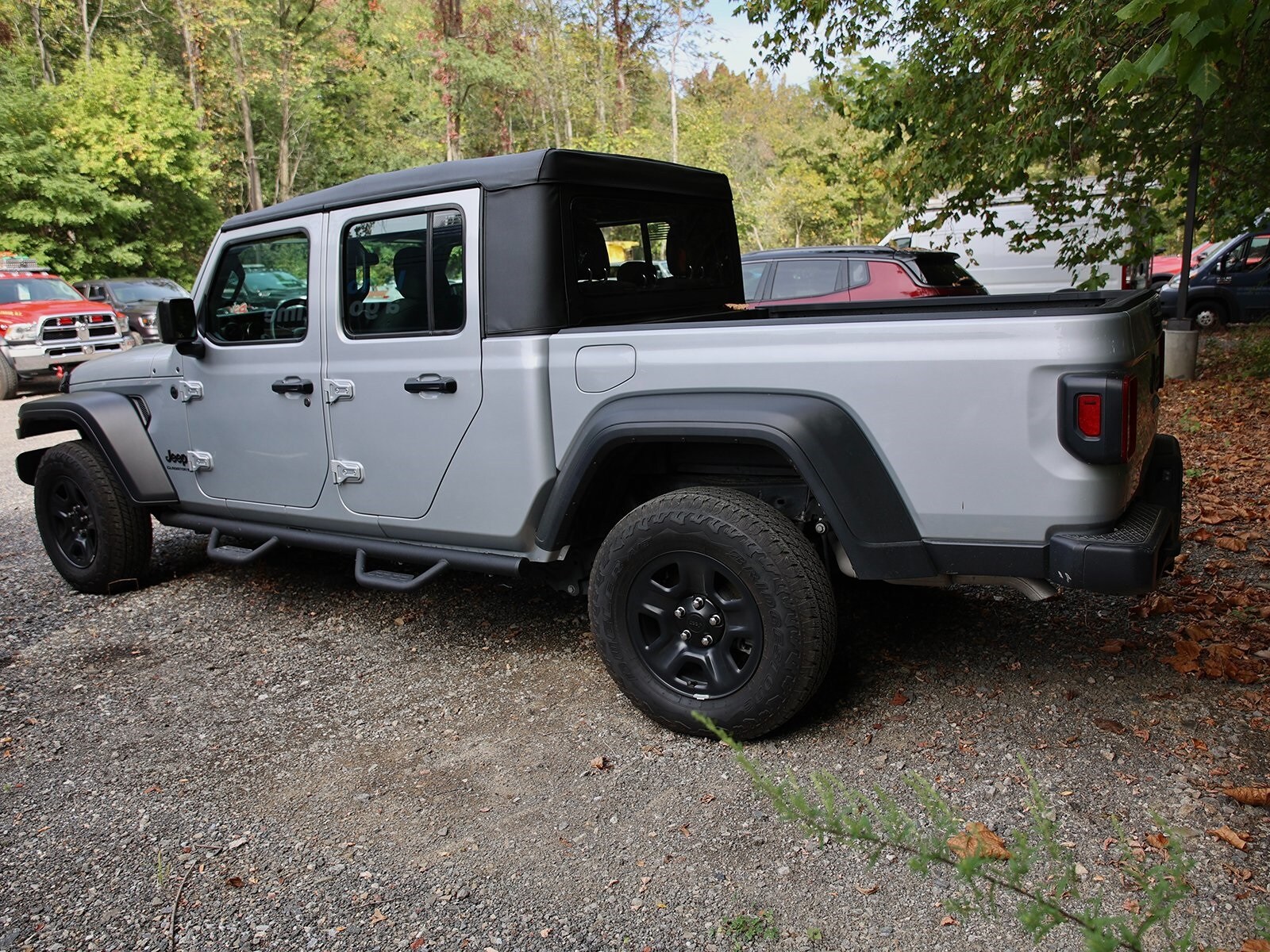 2023 Jeep Gladiator Sport photo 2