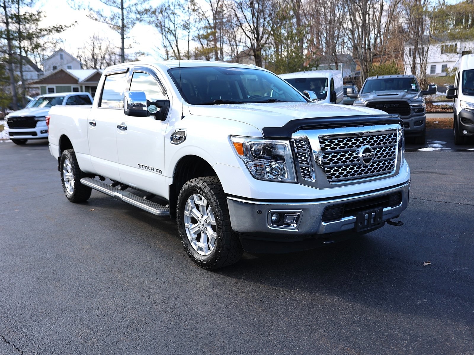 2017 Nissan Titan XD SL's photo