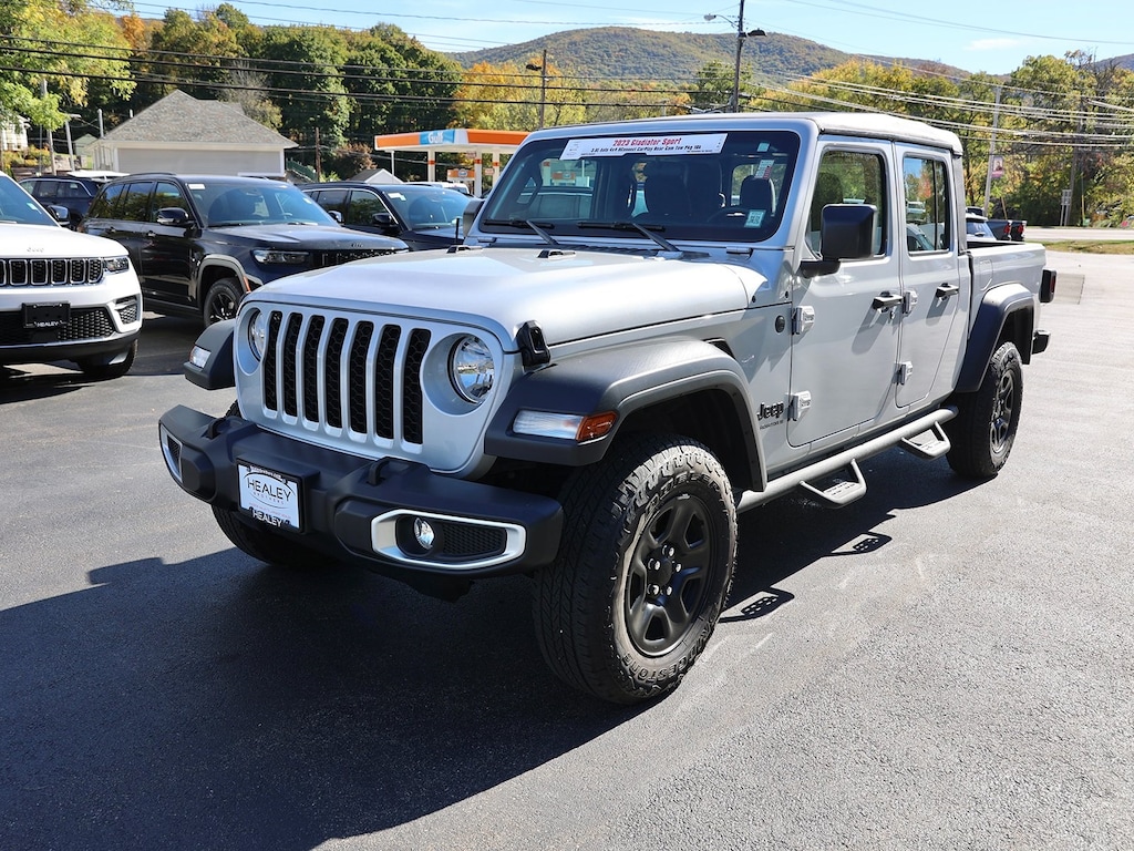 Used 2023 Jeep Gladiator Sport Truck Crew Cab