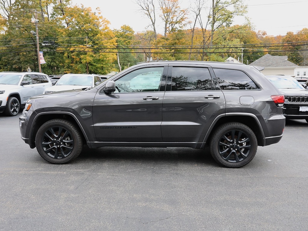 Used 2021 Jeep Grand Cherokee Laredo SUV