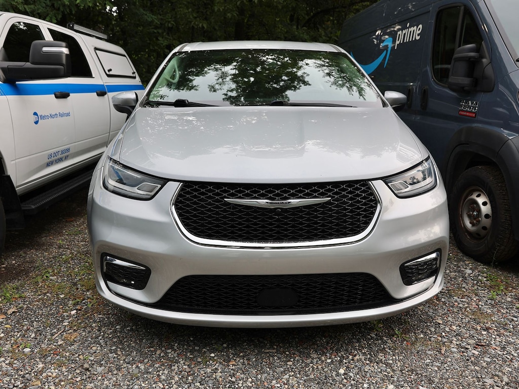 Used 2023 Chrysler Pacifica Touring L Van Passenger Van