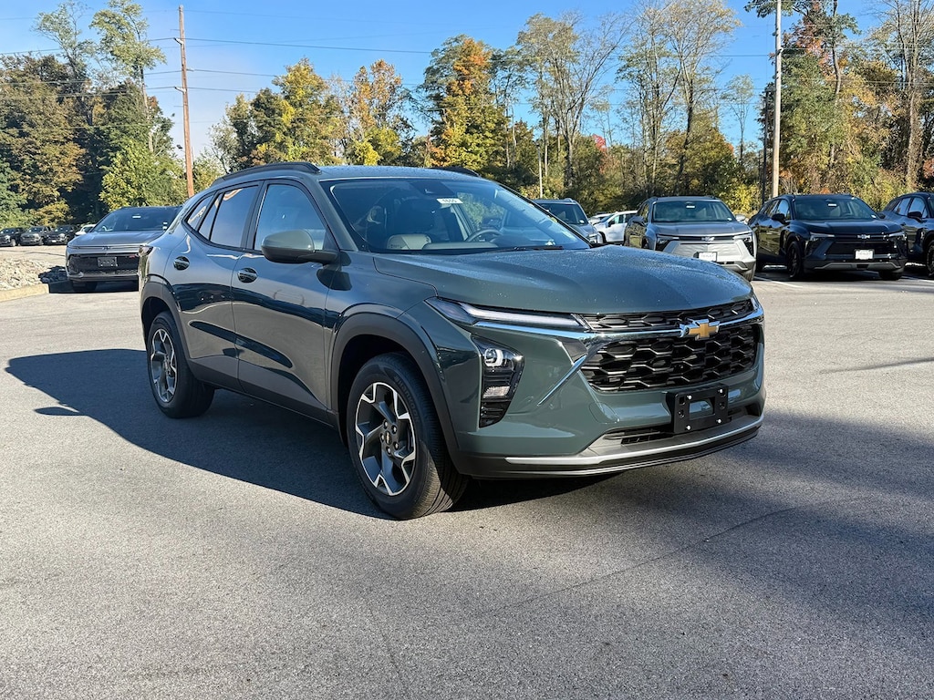 New 2025 Chevrolet Trax LT SUV