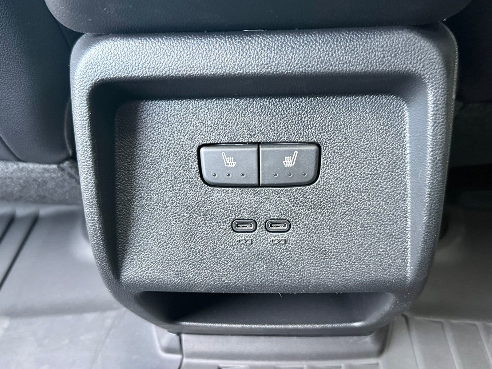2025 Chevrolet Equinox EV RS - Photo 24