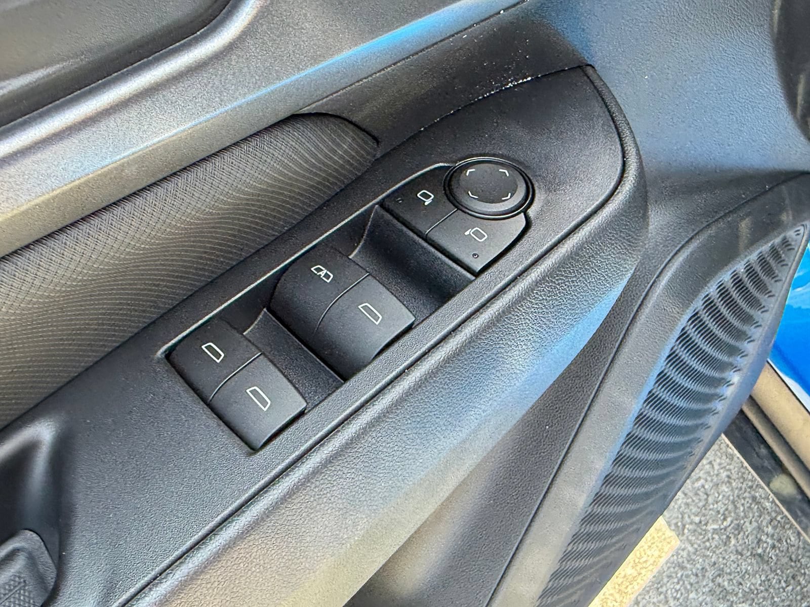 2025 Chevrolet Equinox EV RS - Photo 15