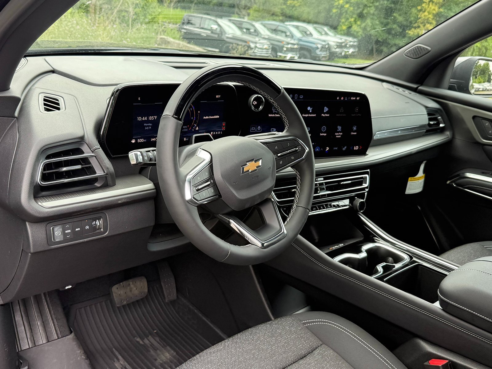 2025 Chevrolet Traverse photo 3