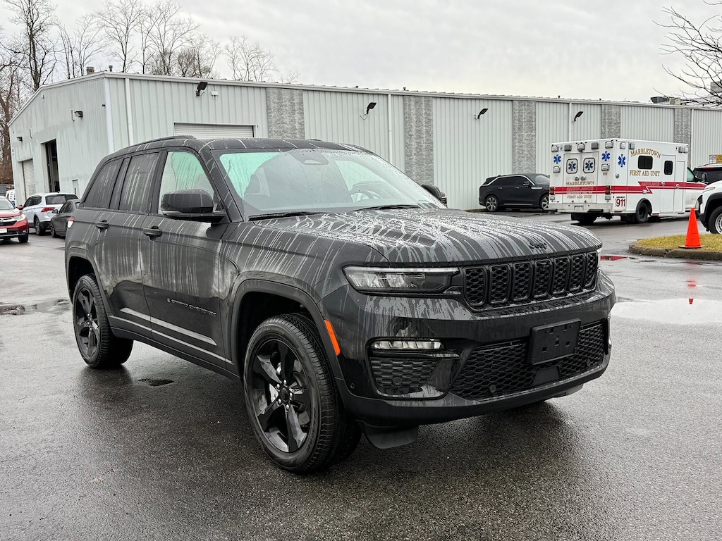 Used 2025 Jeep Grand Cherokee Limited SUV