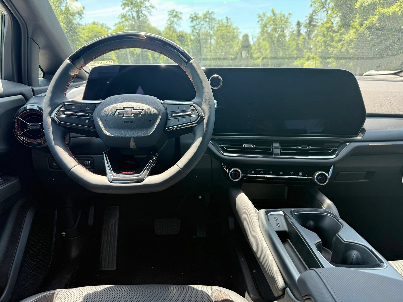 2025 Chevrolet Equinox EV RS - Photo 23