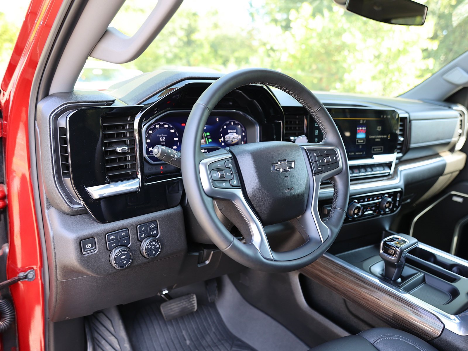 2025 Chevrolet Silverado 1500 RST photo 3