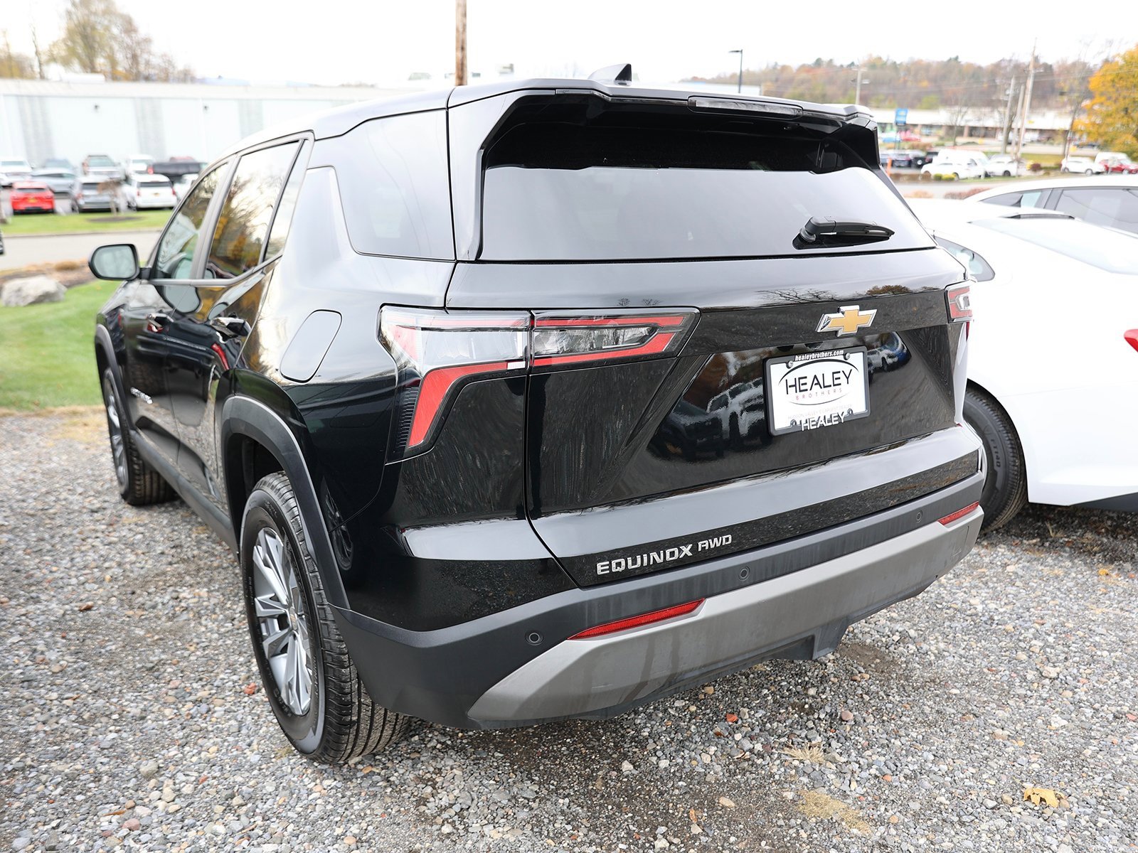 2025 Chevrolet Equinox LT photo 2