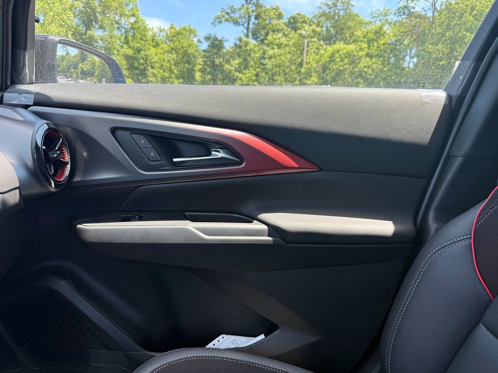 2025 Chevrolet Equinox EV RS - Photo 37