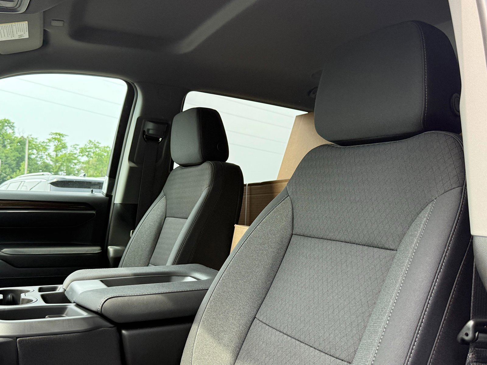 2025 Chevrolet Silverado 1500 RST photo 4